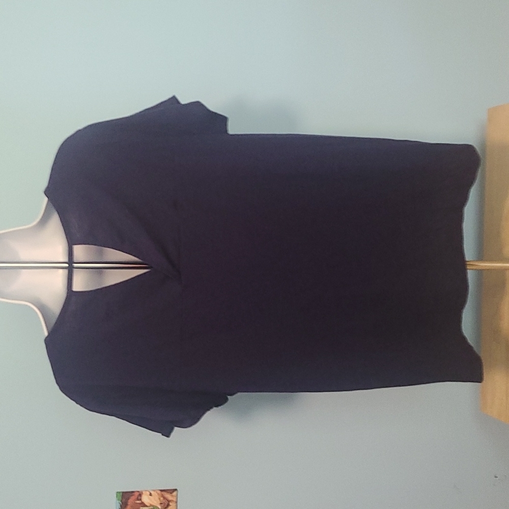 Woman's Top - Picture 3 of 7